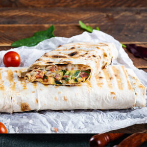 Gyros-Tortilla mit Gemüse und Joghurtsoße