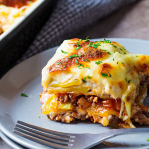 Vegetarische Lasagne mit Zucchini, Auberginen, Tomatensauce und Béchamel – bei Tamara’s Mittagstisch