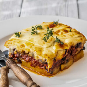 Vegetarischer Moussaka mit Auberginen, Zucchini und cremiger Béchamelsauce – mediterrane Küche bei Tamara’s Mittagstisch
