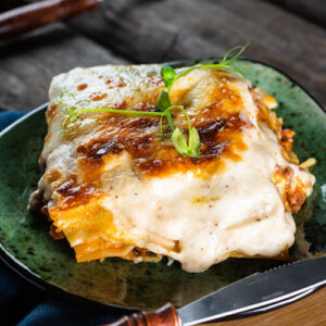 Pastitsio mit Röhrennudeln, Hackfleisch und goldener Béchamel – mediterraner Auflauf bei Tamara’s Mittagstisch