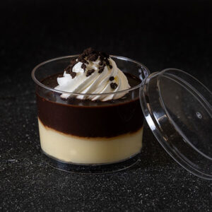 Profiterol im Becher mit Schokoladensauce – Dessert bei Tamara’s Mittagstisch