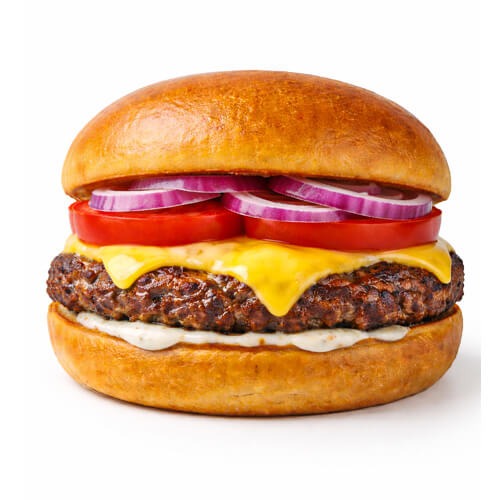 Burger mit Rindfleisch, Cheddar, Tomate, Zwiebel und Sauce im Kartoffel-Brioche